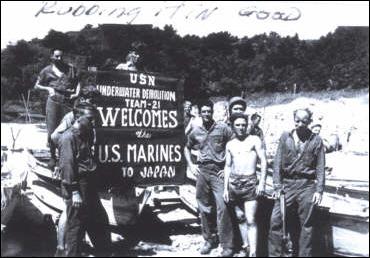 1945_UDT21WelcomesMarines-sofrep