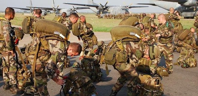 French Foreign Legion Combat Jump in Timbuktu!