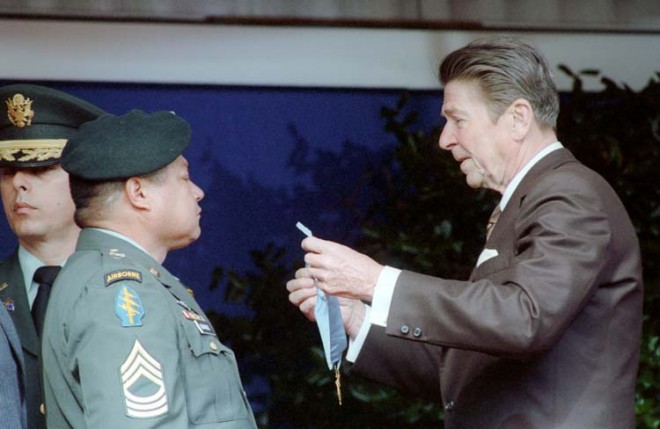 President Reagan presenting medal of honor to Sergeant Roy Benavidez 