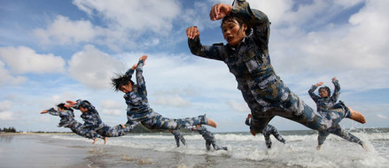 China’s 1st Female Commandos Conduct Parachuting Drill