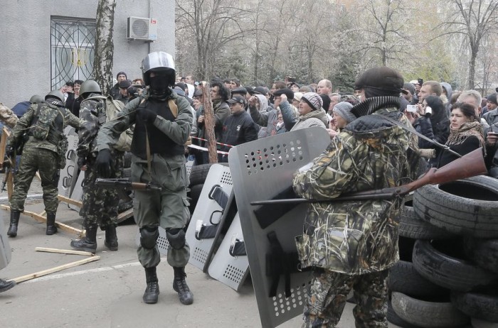 Pro-Russian Militants Seize Sloviansk Police Station