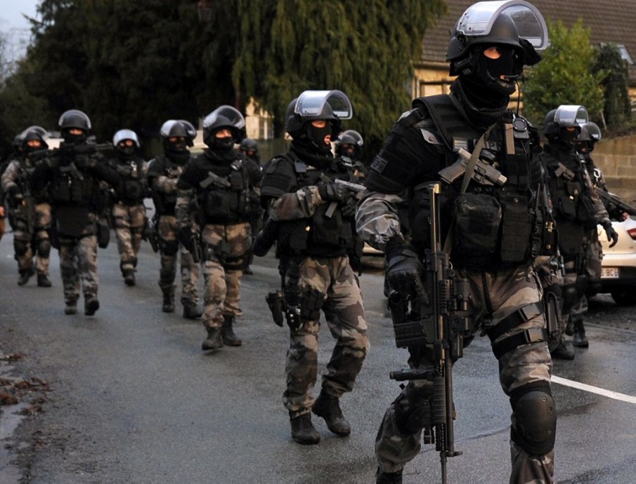 News Roundup: Paris Attack Reactions, Refugee Crisis, Marine Sets Pull-Up Record, What’s Your Cage Fighter Ring Entrance Music?