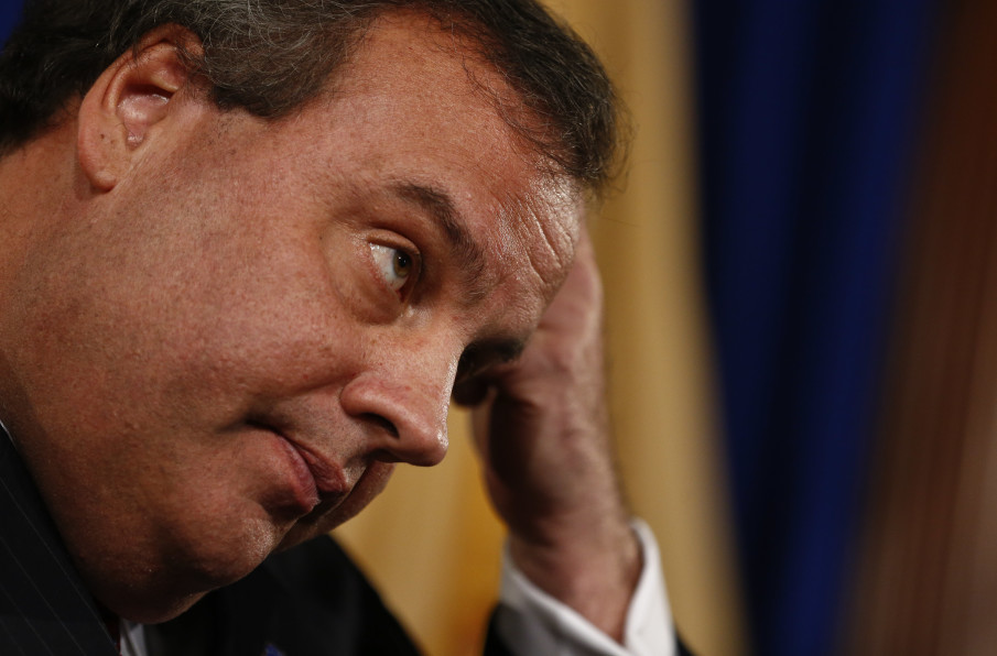 The Low-Down on the 2016 Election: Christie Goes Viral and Carson Fibs