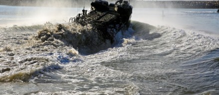 US and Japanese Marines conduct amphibious assault training