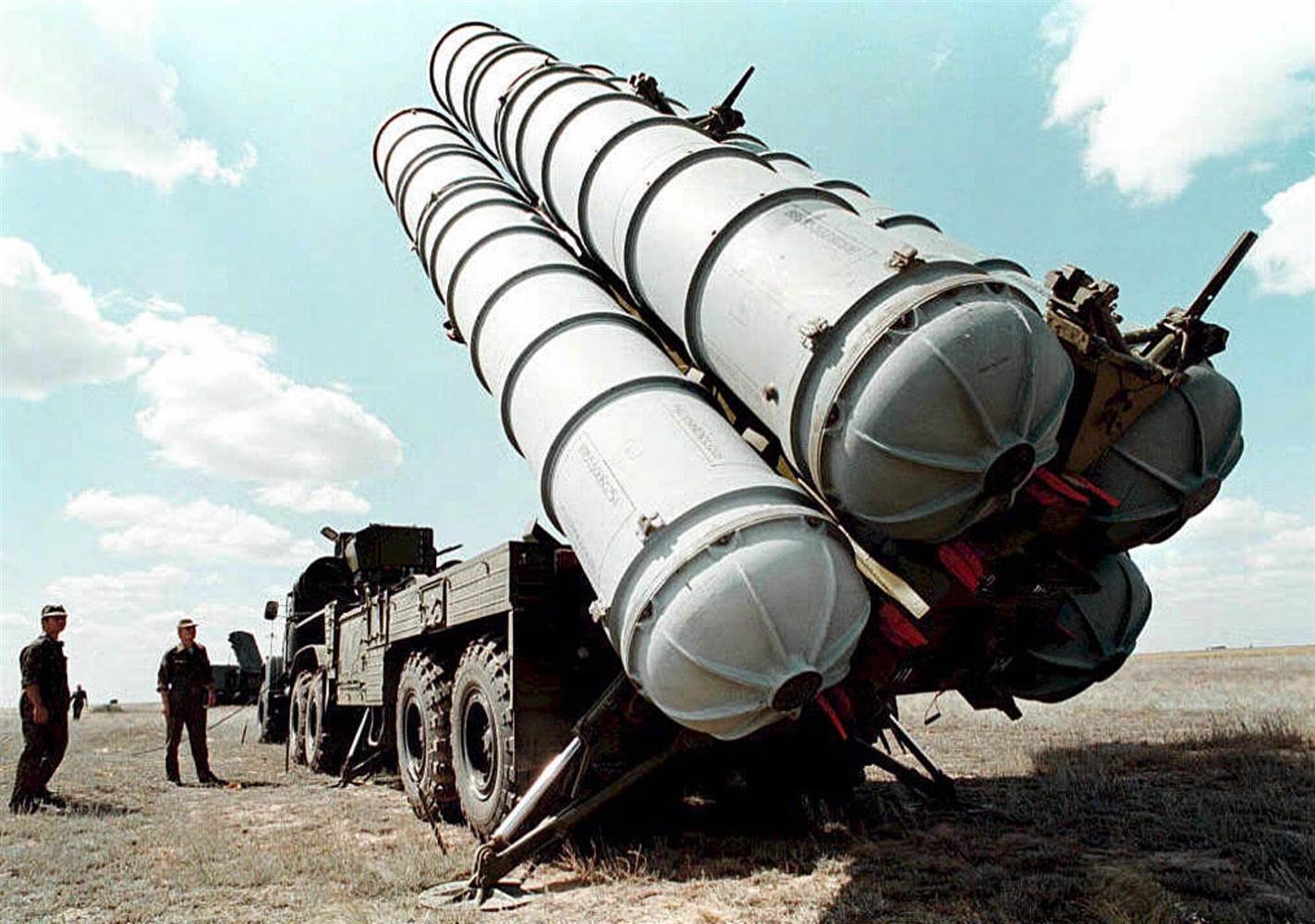 Belarus Deploys S-300 SAMs to NATO Border