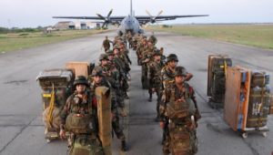 Watch rough urban parachute landing by French Foreign Legion