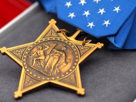 Navy SEAL to Receive Medal of Honor for U.S. Civilian Rescue in Afghanistan