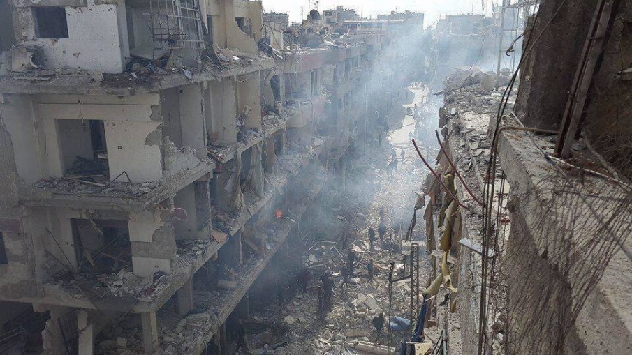 Cameraman films as Syrian bombs nearly land on top of him