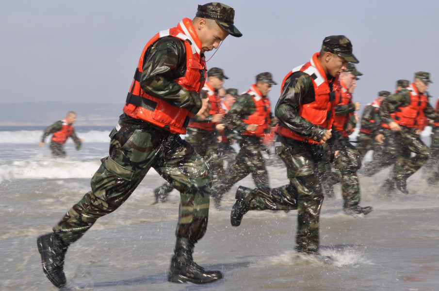 The top 10 realities the first female Navy SEAL trainee will face