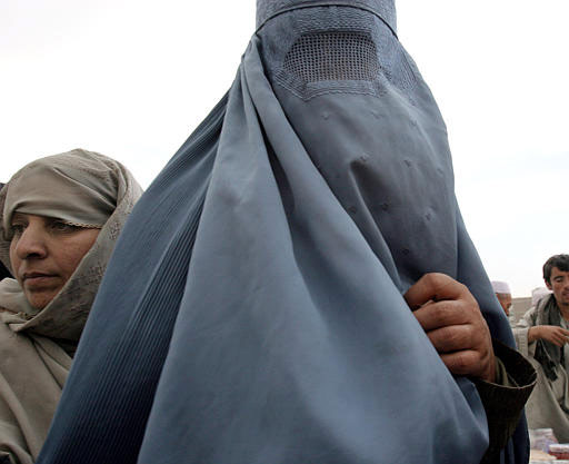 British Special OPS Disguised in Burkas Raid ISIS Bunker Housing Jihadi Chief