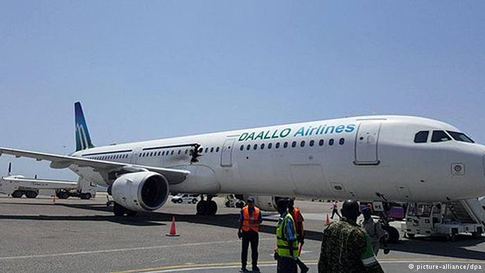 Potential footage of Somali jetliner bomb handoff surfaces