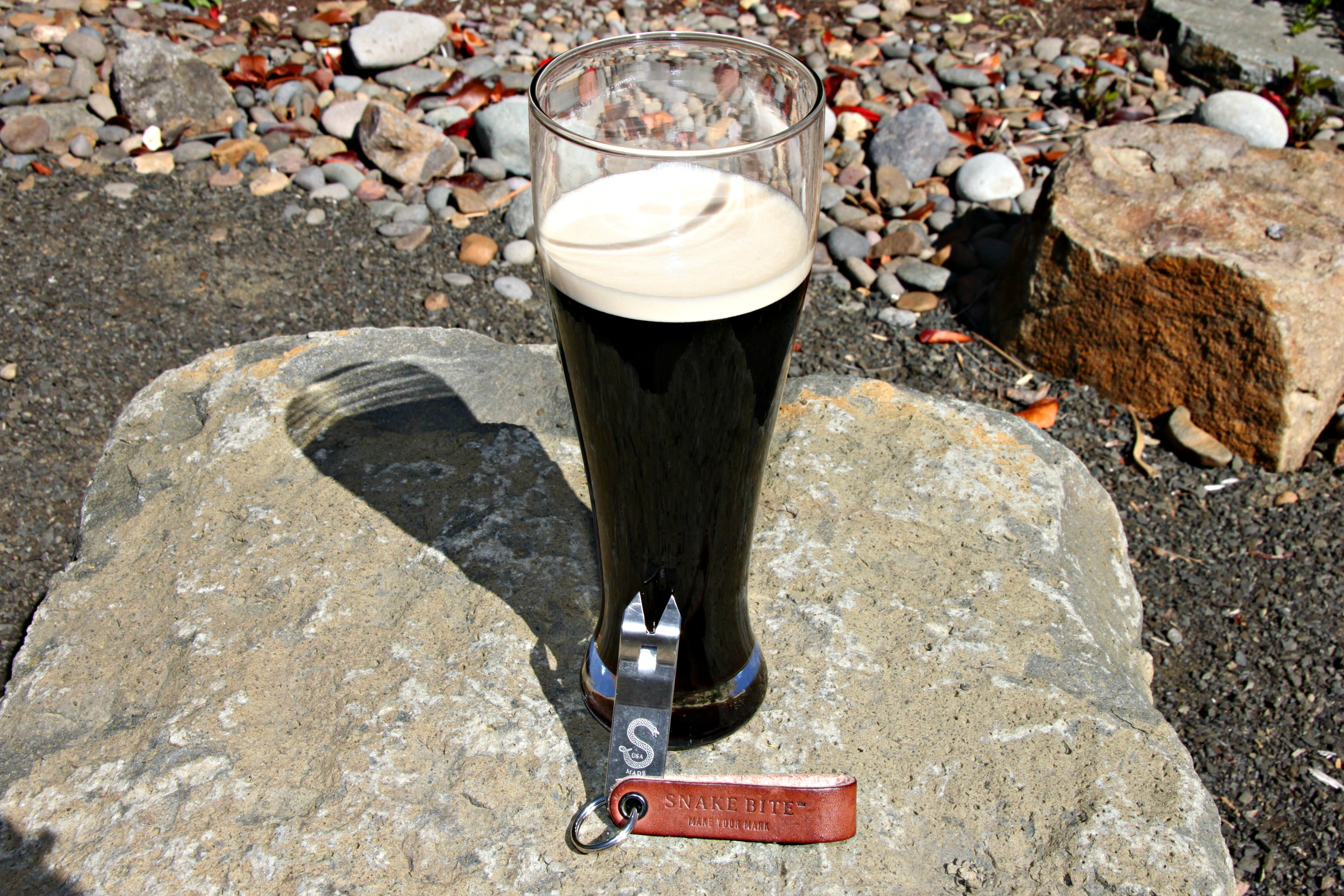 Snake Bite Review: A Perfect Beer Pour From a Can