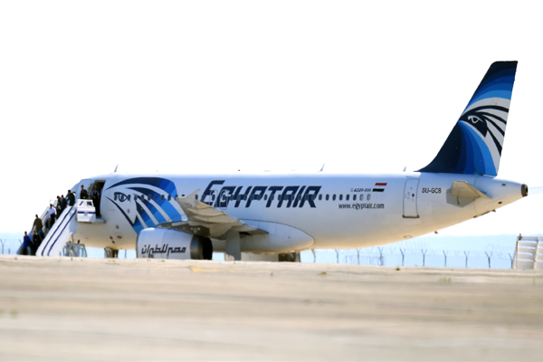 Idiot hijacker snaps selfies with passengers