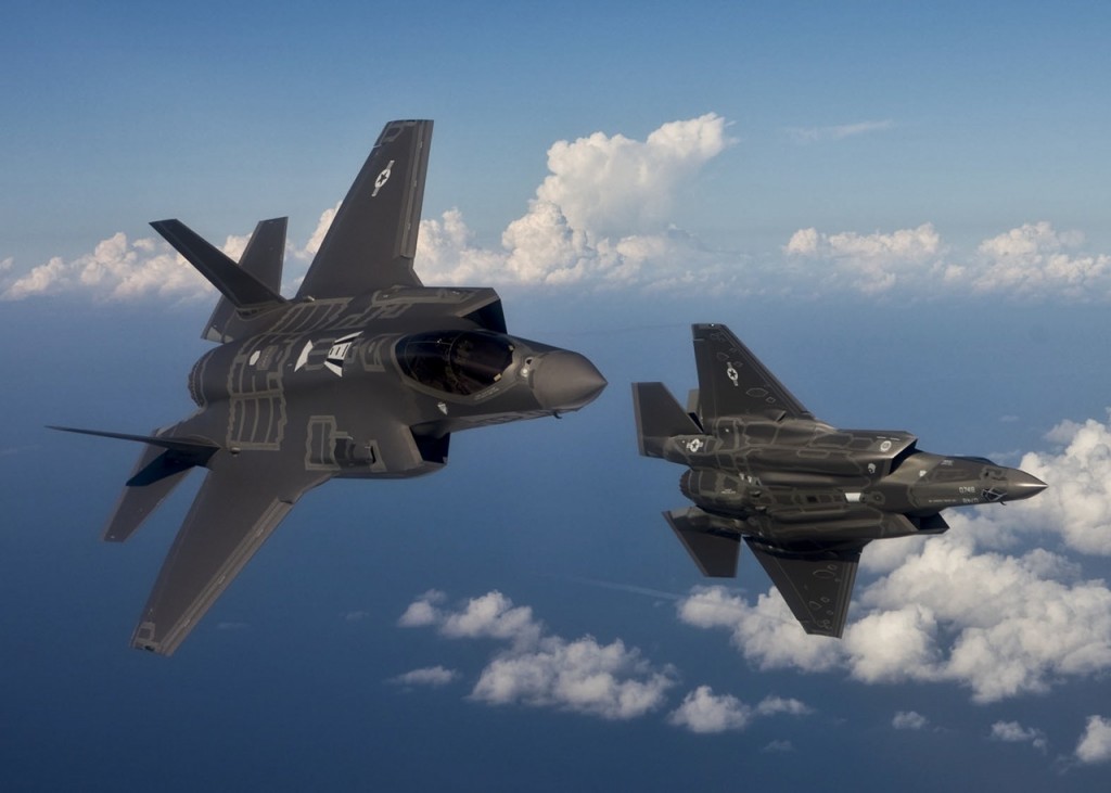 Ask a Fighter Pilot: Dogfighting in the F-35!