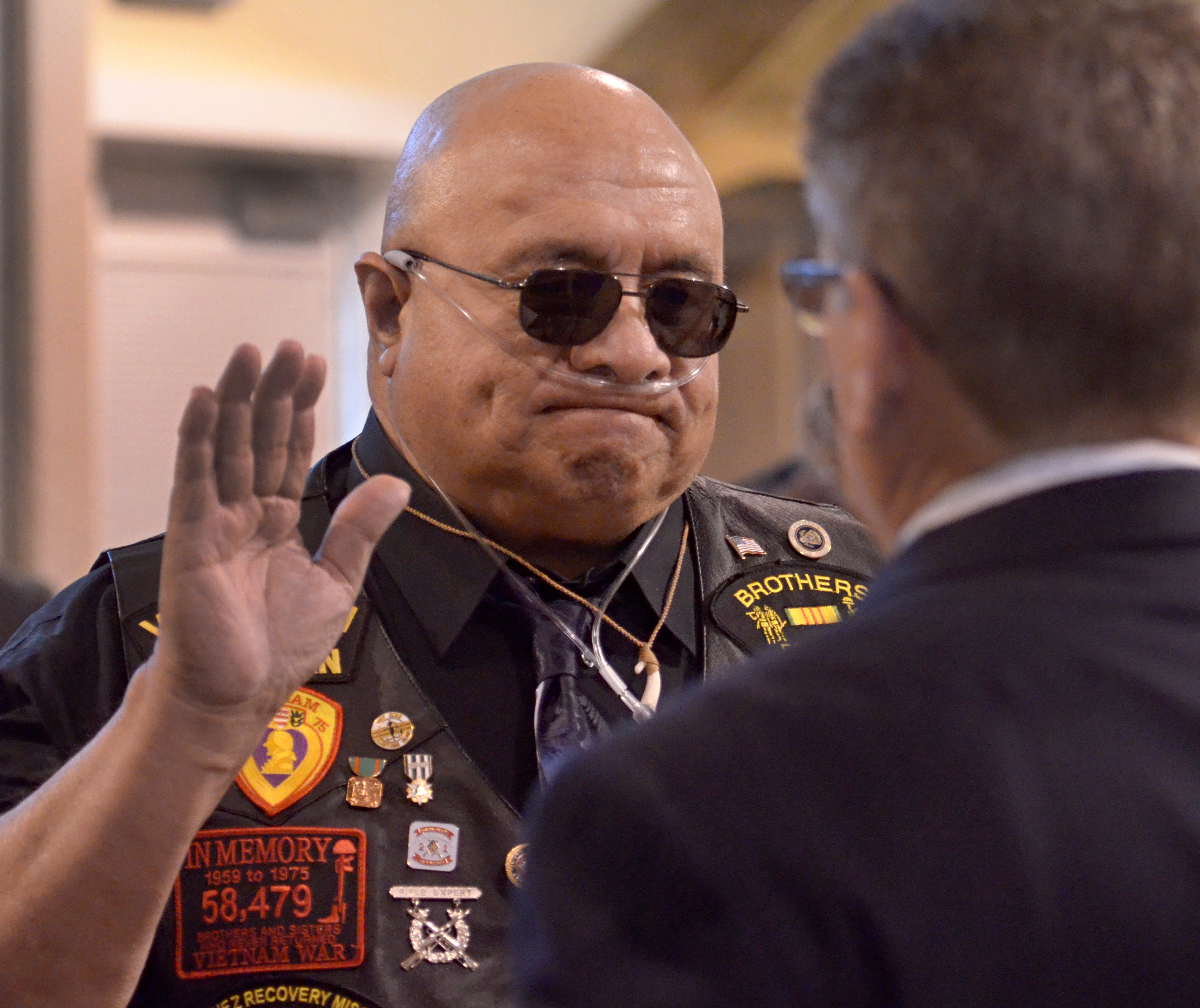 dh030316e/a-sec-metro/03/03/2016---Fofo Tulifua Tuitele takes the oath of allegiance during his Naturalization ceremony at the New Mexico Veterans Memorial, photographed on Thursday March 3, 2016. (Dean Hanson/Albuquerque Journal)