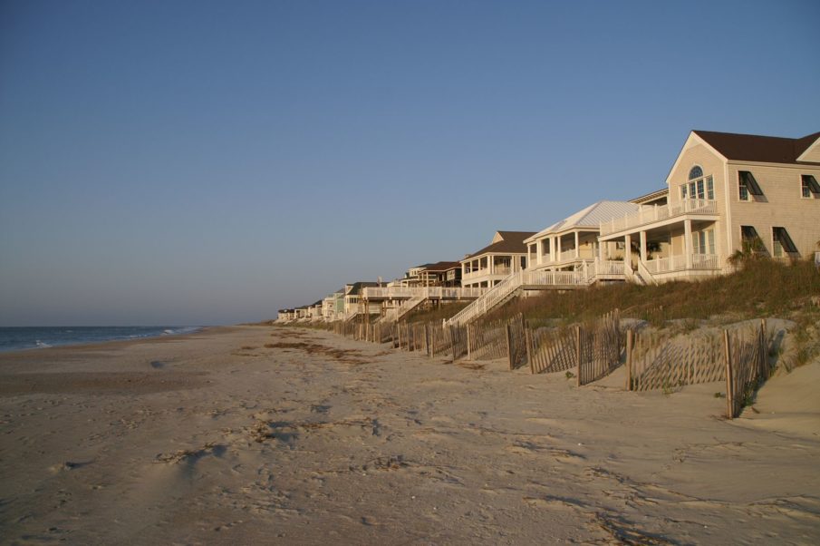 Report: Terrorists plotting summer attack on European tourist beaches