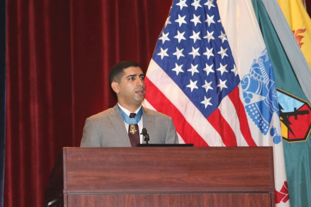 Medal of Honor recipient shares experience and advice