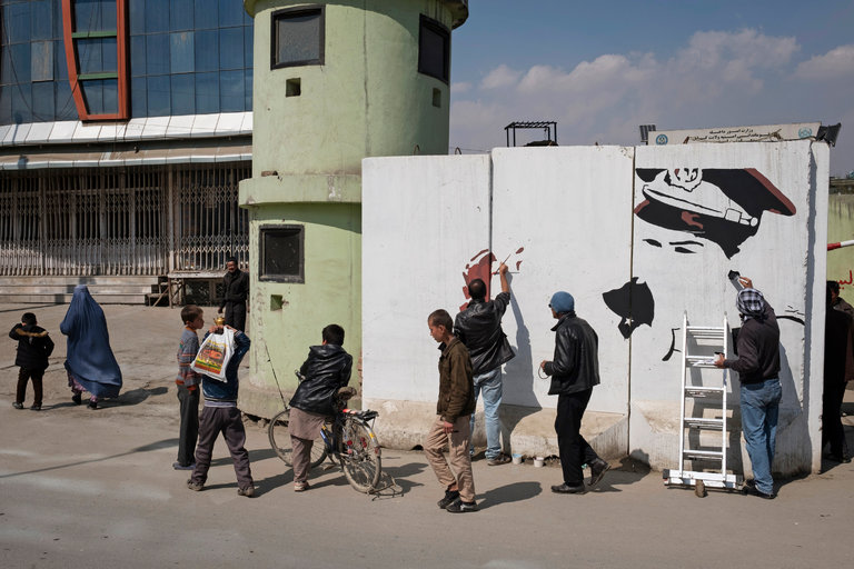 Attacks in Kabul Keep Wall Builders Busy, Turning City Into Labyrinth