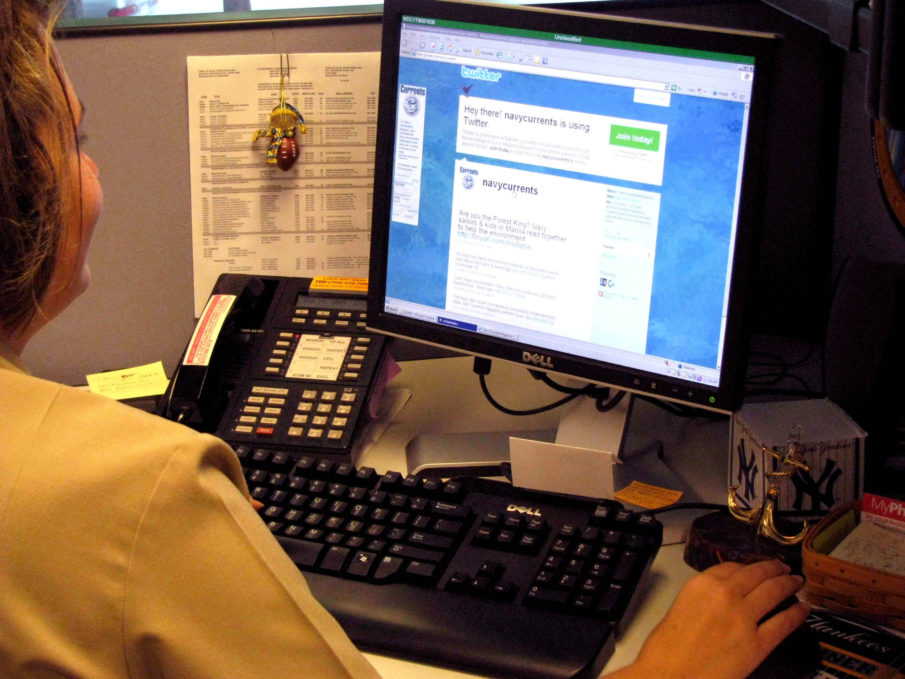 U.S. Spy Agencies Cut Off by Twitter