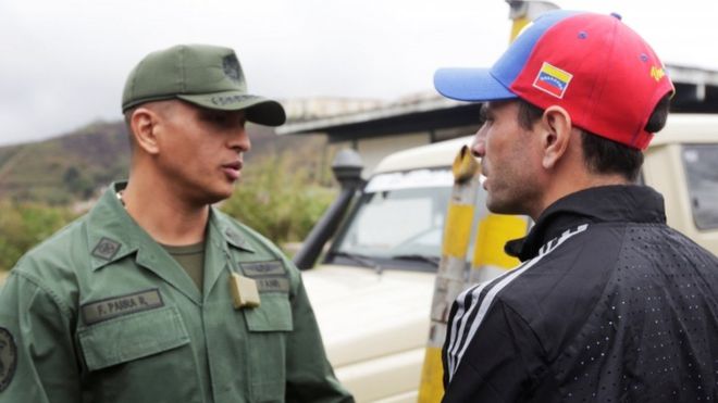 Venezuela opposition leader Capriles says army must choose