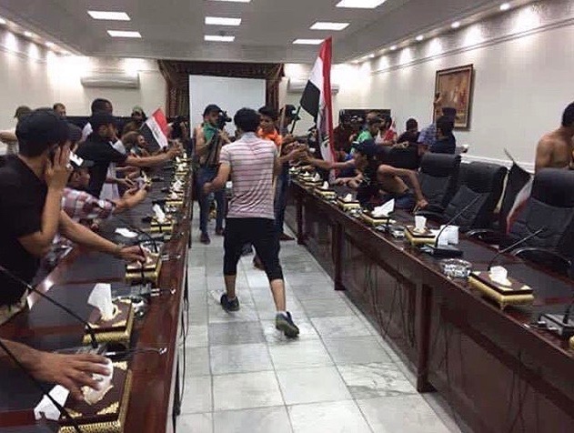 Muqtada al Sadr supporters occupy the Green Zone again, some injuries reported