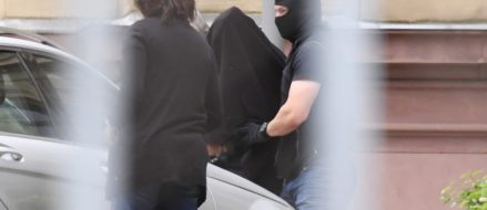 Germany arrests 3 suspected Syrian terrorists, foils possible Islamic State plot