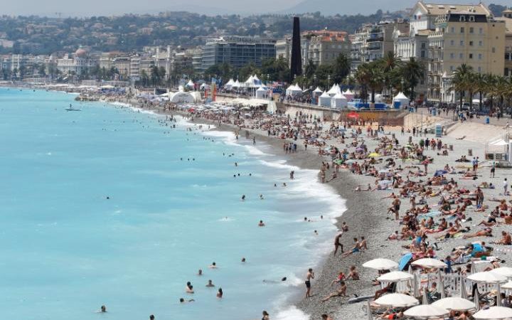 Armed police lifeguards to patrol French beaches amid terror fears