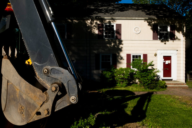‘Spy House,’ a Decrepit Reminder of Betrayal, Sits Empty in New Jersey