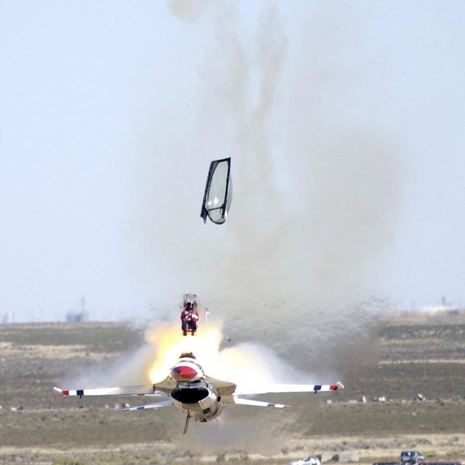 Thunderbird pilot praised for handling crippled jet