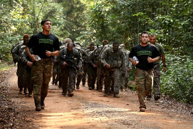 Watch: 82nd Airborne soldiers go to French Jungle Warfare School