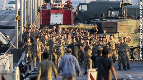 6,000 detained after failed Turkish military coup, including commander of US-linked base