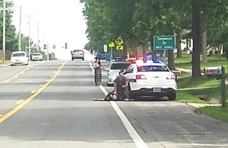Police officer shot in neck during traffic stop in St. Louis; suspect apprehended