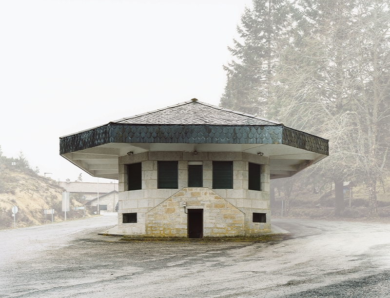 Abandoned Checkpoints: Photographer documents Europe’s forgotten borders