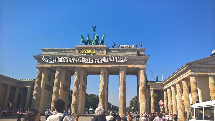 Anti-Islam activists stage protest atop Berlin monument