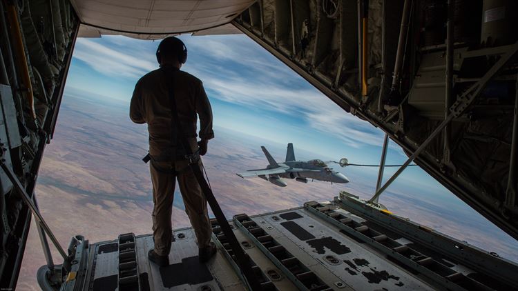 Sumos provide aerial refueling during exercise Pitch Black 2016