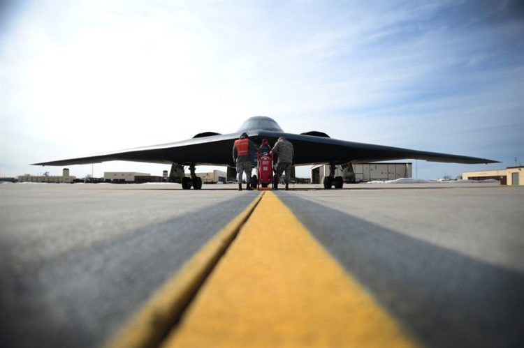 Watch: B-2 Stealth and F-15D Eagle Airborne Refuel HD