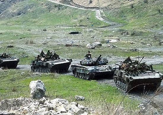 Russia Builds Up Army Near Ukraine Border