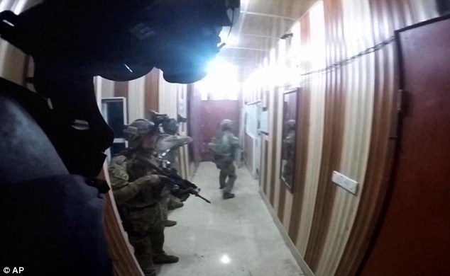 Why was a folded ISIS flag placed on the casket of a fallen Delta operator?