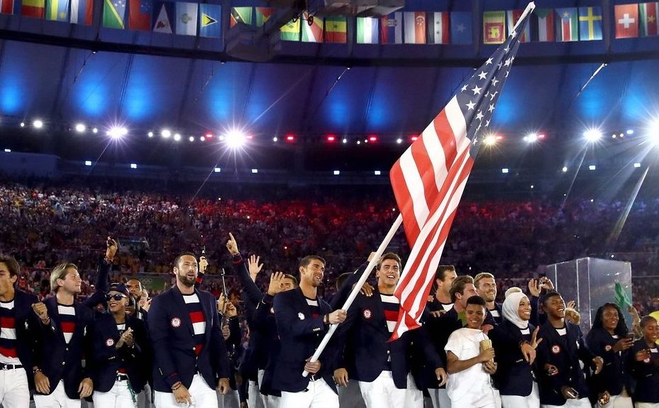 michael-phelps-leaves-olympics-opening-ceremony-early-11