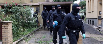 German raid targets Islamist preachers suspected of recruiting for ISIS