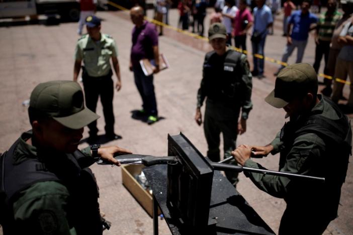 Venezuela crushes 2,000 guns in public, plans registry of bullets