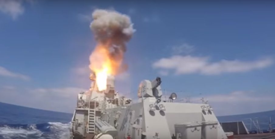 Watch: Russia launches three “Caliber” cruise missiles at Jabhat al Nusra in Syria