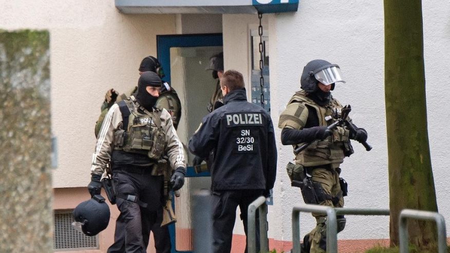 Manhunt for German bomb plot suspect; 1 man in custody