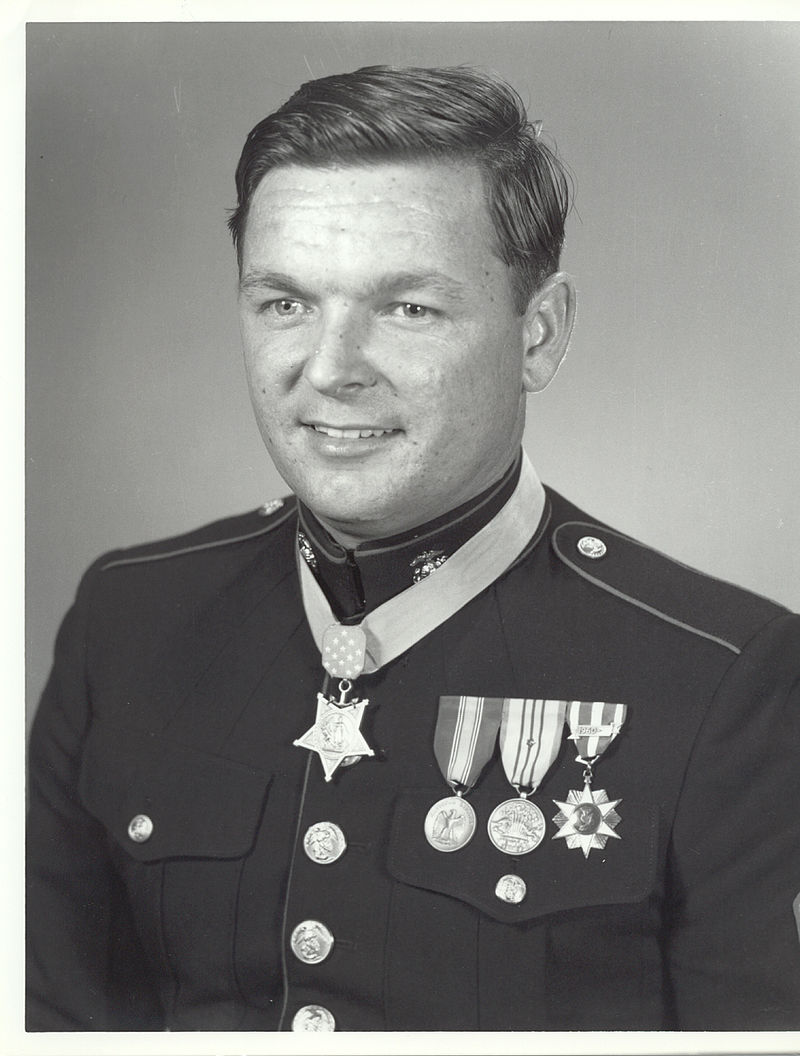 Marine who received Medal of Honor for bravery in Vietnam dies