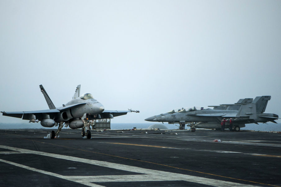 Obama weighing new military options in Syria today