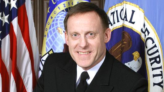 Top Obama military official under fire as he meets Trump