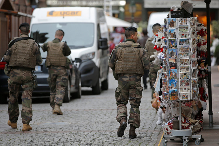 France says it has thwarted a new terrorist attack, 7 men detained