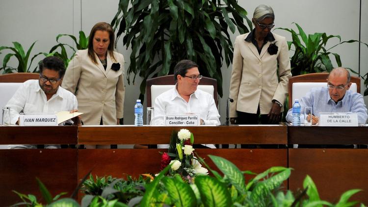 Colombia’s government and FARC rebels sign modified peace agreement