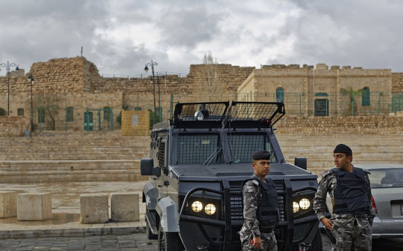 4 Jordanian police killed in clash with gunmen during raid