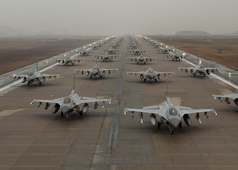 Watch: F-16 Falcons on display like you have never seen before!